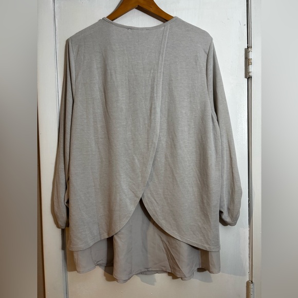 3/4 sleeve cream colored blouse - Picture 6 of 8